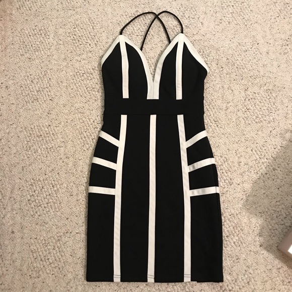 Papaya Dresses & Skirts - NWOT Black and White Bodycon Dress